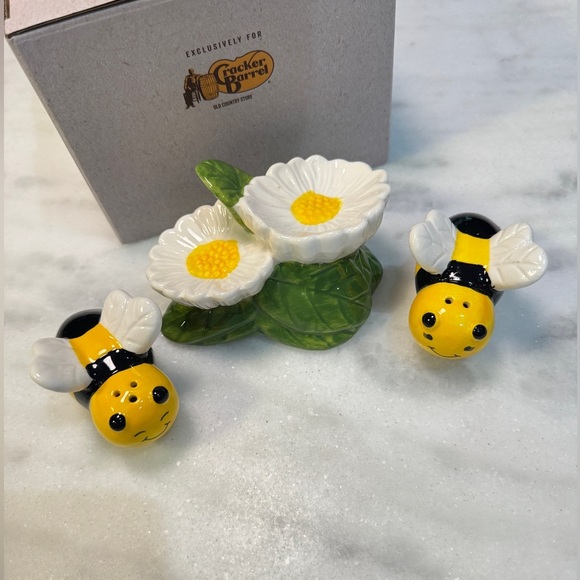 Bees on Flowers Salt and Pepper Shakers Cracker Barrel New in Box. - Picture 4 of 6